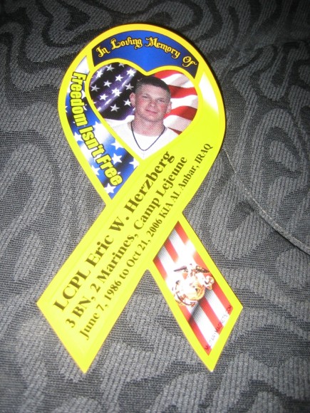 Memorial magnet to remember Eric